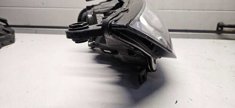 Le reflektor AUDI A1 82A941003 IDEAŁ 2024r