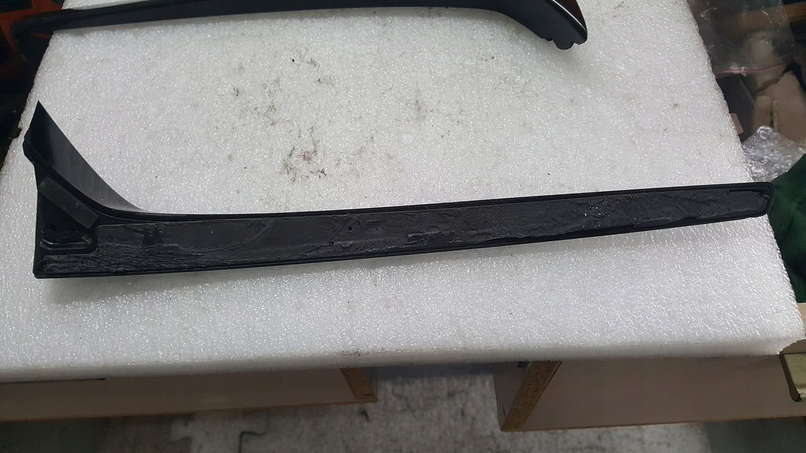 Listwy klapy bagażnika lewa + prawa strona SKODA KAROQ 57A827931 57A827932