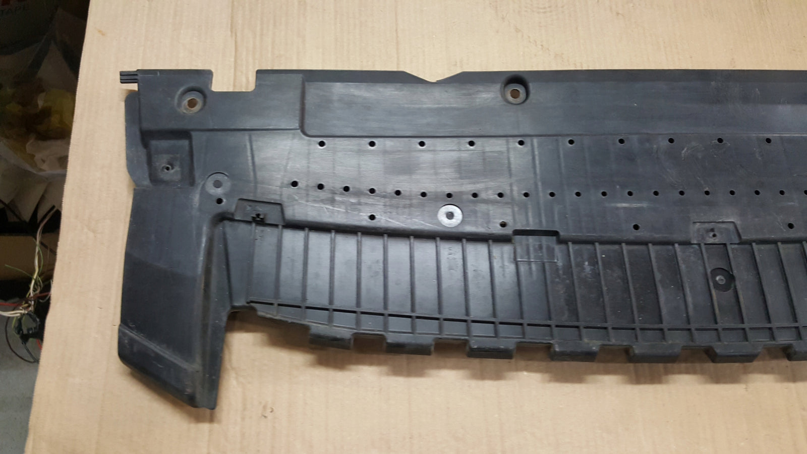 Audi OE 8T0807611C osłona płyta pod zderzak