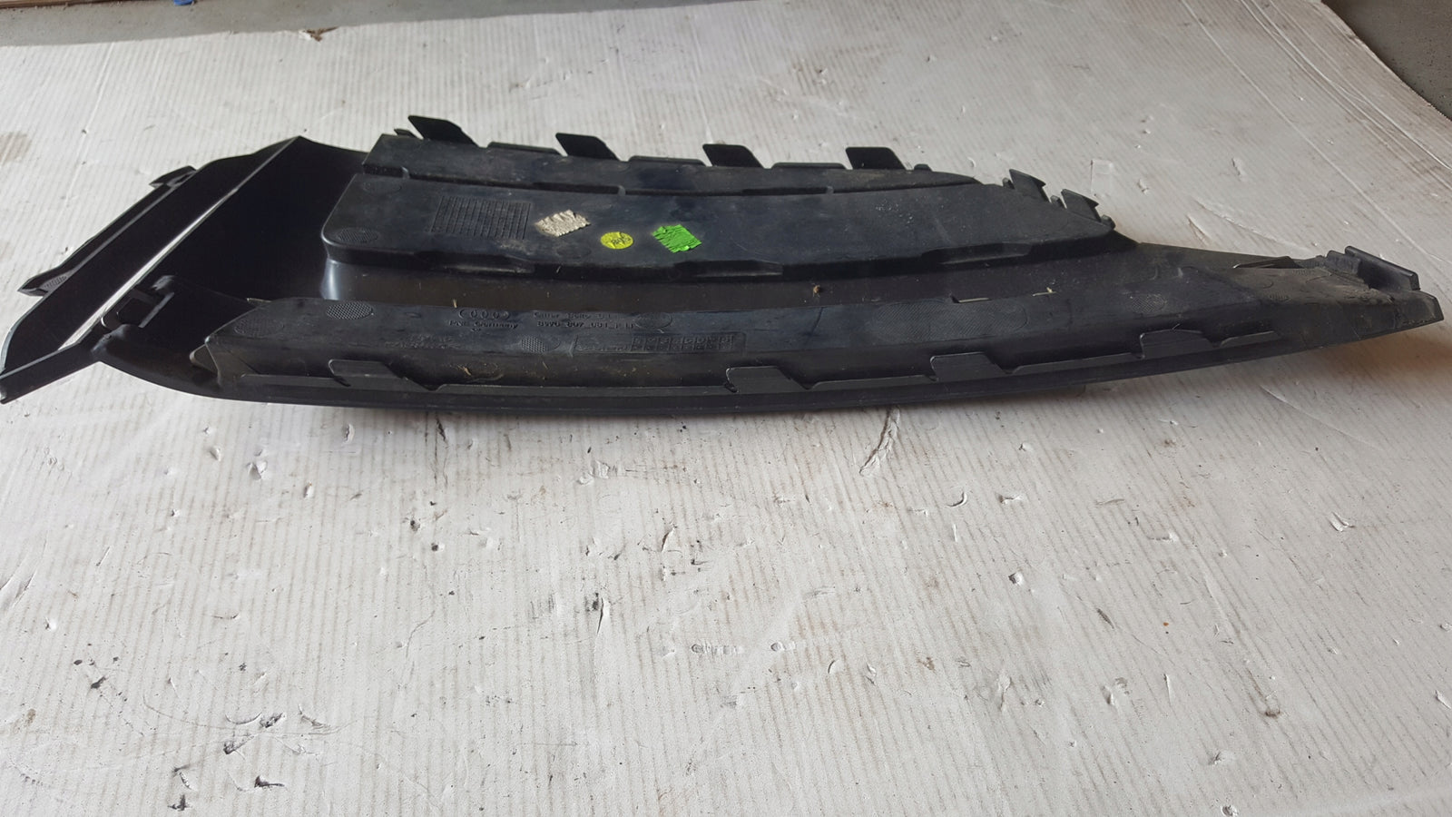 Kratka zderzaka LE przód AUDI A5 S-LINE 8W6807681F