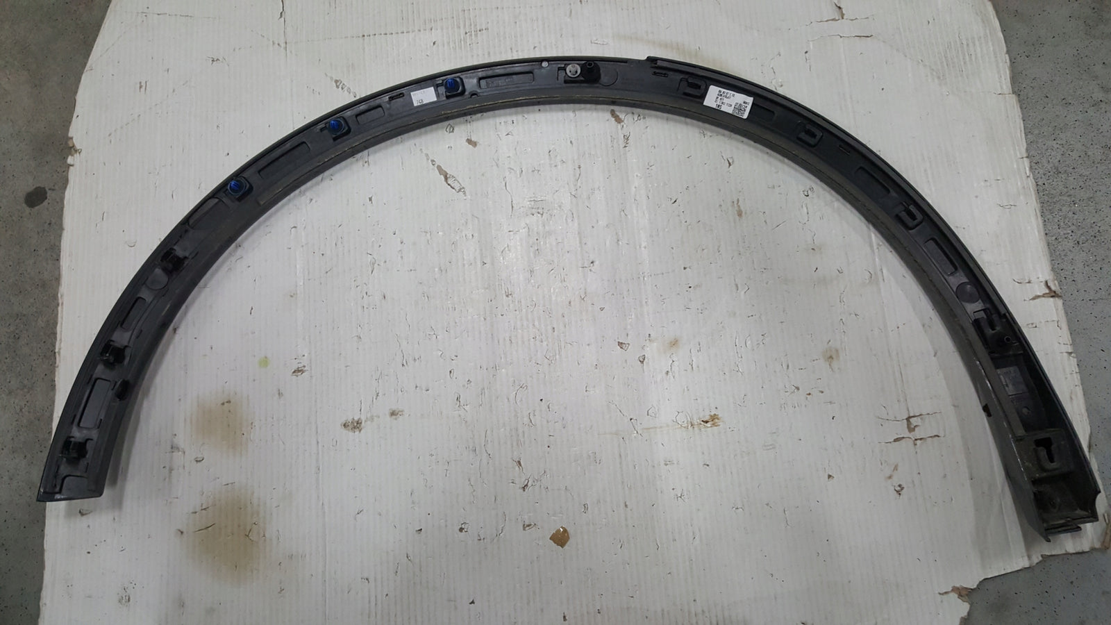 Listwa błotnika prawy tył AUDI Q4 e-tron 89A853817C demontaż