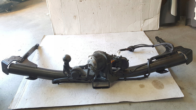 Hak holowniczy AUDI Q3 RSQ3 83A800495 demontaż