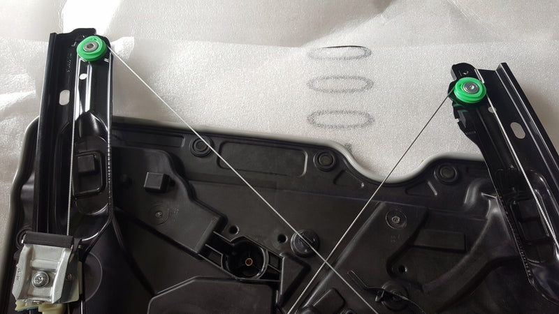 Podnośnik szyby prawy przód VW GOLF VI 5K0837462D