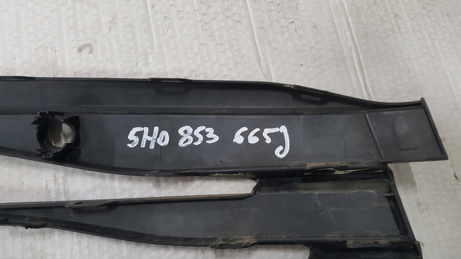 Kratka zderzaka lewy przód VW GOLF VIII 5H0853665J demontaż
