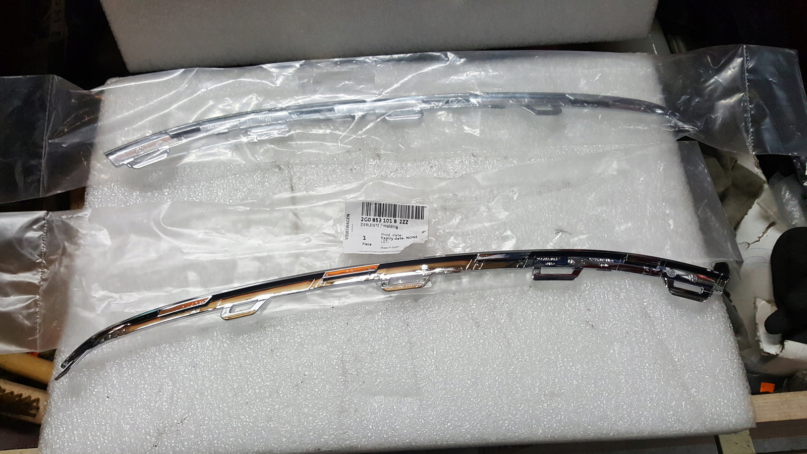 Listwy chromowe P+L przód VW POLO 2G0853101A/101B