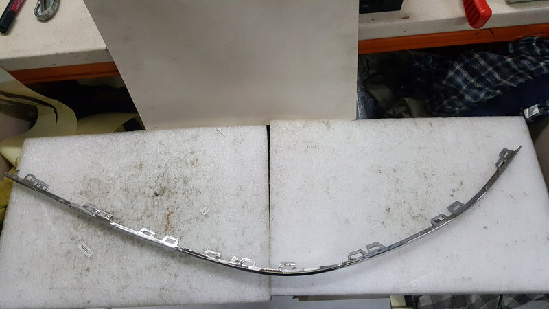Listwa chrom zderzaka lewy tył VW PASSAT (B8) 3G0853841 demontaż