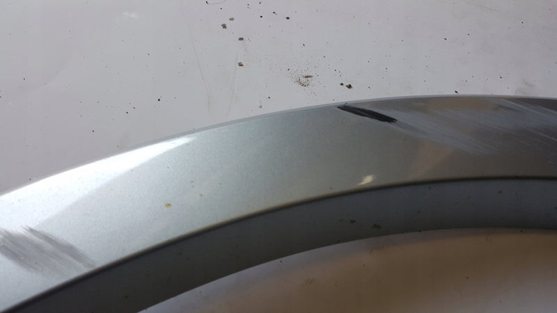 Listwa błotnika prawy przód AUDI Q3 8U0853718A demontaż