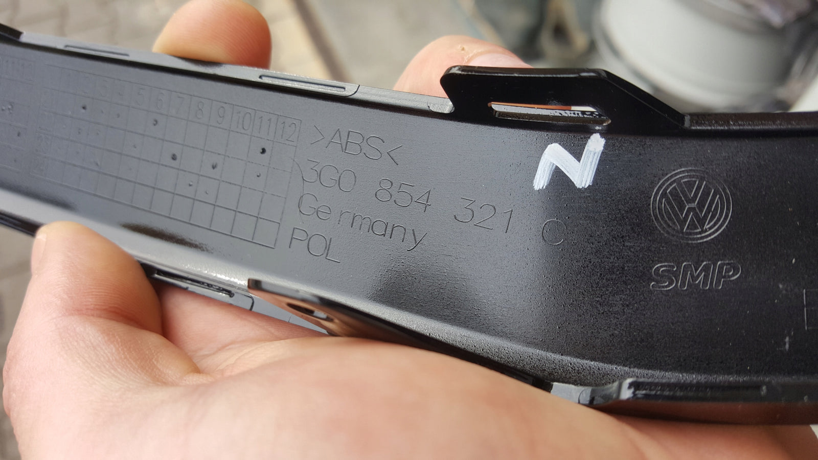 NOWA ORYGINALNA listwa zderzaka lewy przód VW PASSAT B8 R-LINE 3G0854321C