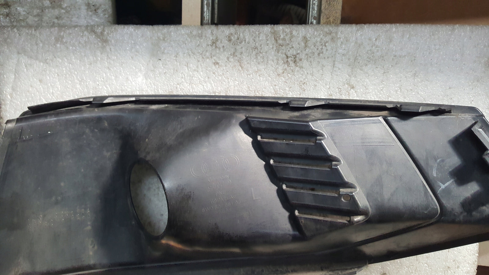 AUDI A4 B9 S-LINE KRATKA ATRAPA ZDERZAKA LEWA 8W0807681AJ