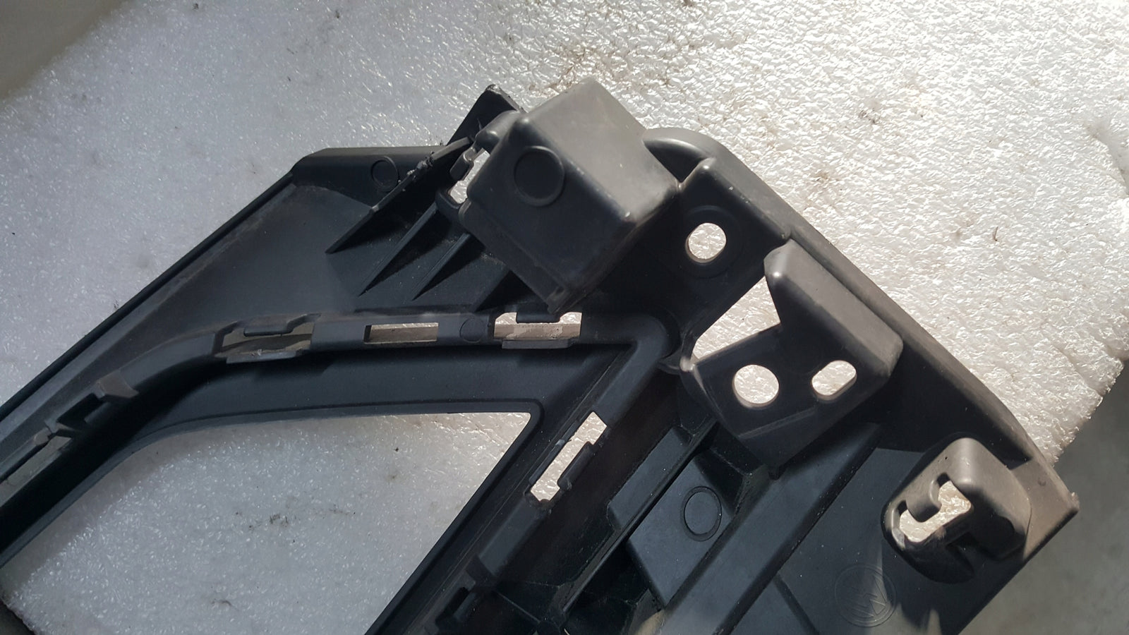 Kratka ramka halogenu lewa VW POLO 2G0853665G demontaż