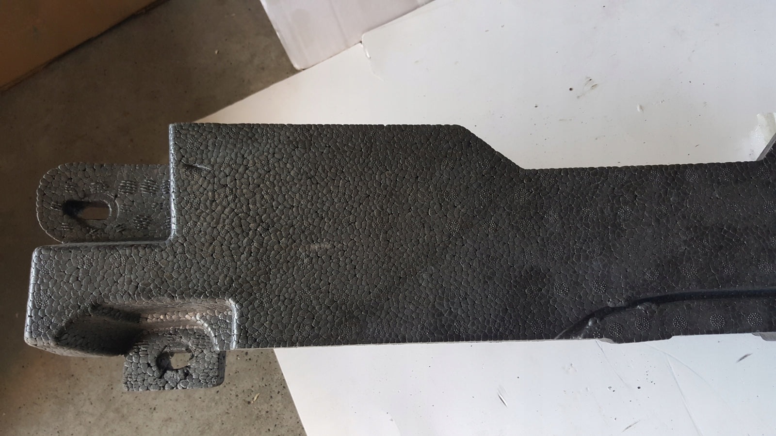 Absorber pianka zderzaka przedniego AUDI e-tron GT 4J3807549B demontaż