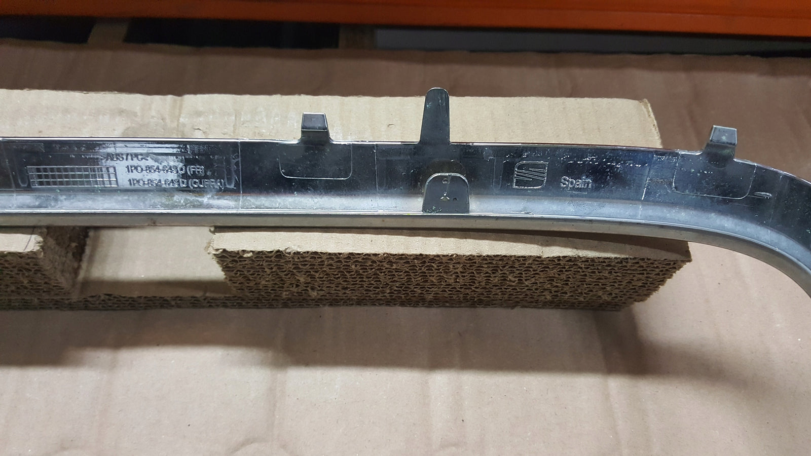 Ramka grilla ATRAPY chrom CUPRA LEON 1P0854643C 1P0854643D