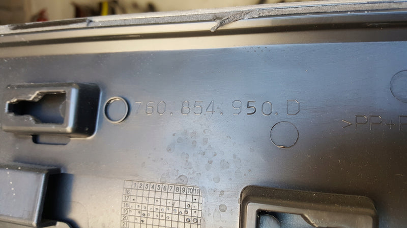 Listwa drzwi prawy tył VW TOUAREG III 760854950D