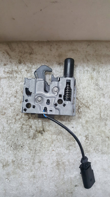 AUDI A4 B9 A5 F9 8W0823509D ZAMEK MASKI