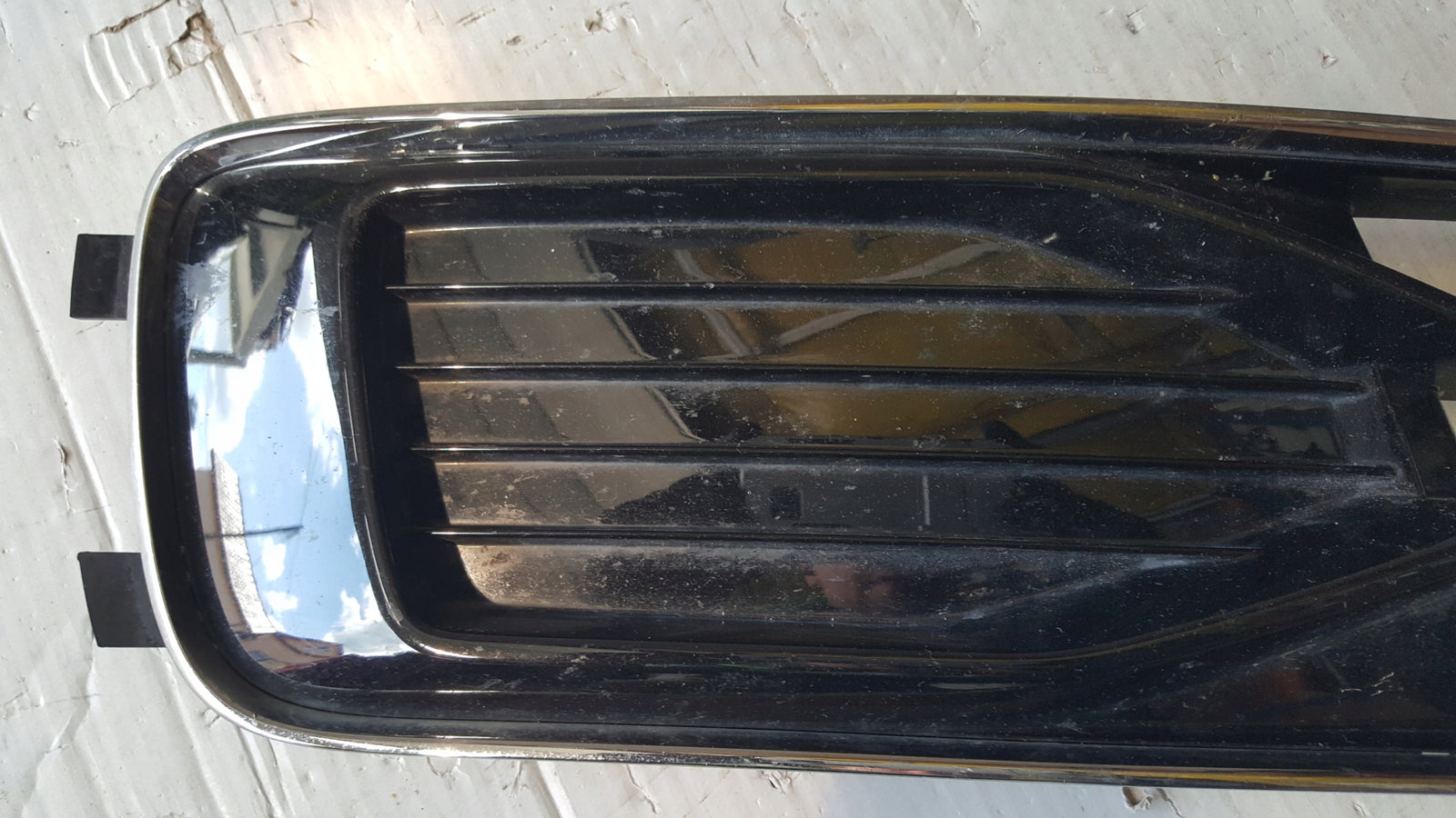 Kratka zderzaka przedniego prawa strona AUDI A6 (C7) 4G0807682AD demontaż