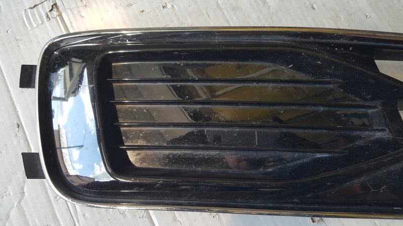 Kratka zderzaka przedniego prawa strona AUDI A6 (C7) 4G0807682AD demontaż