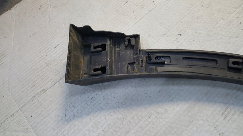 Listwa błotnika lewy przód AUDI Q4 E-TRON 89A853717C demontaż