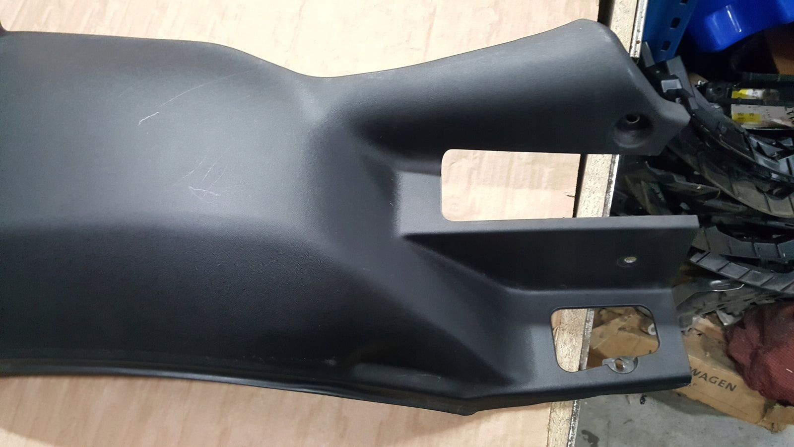 Audi R8 4S0 osłona zamka na pas lewa przód 4S0821169 ORYGINAŁ
