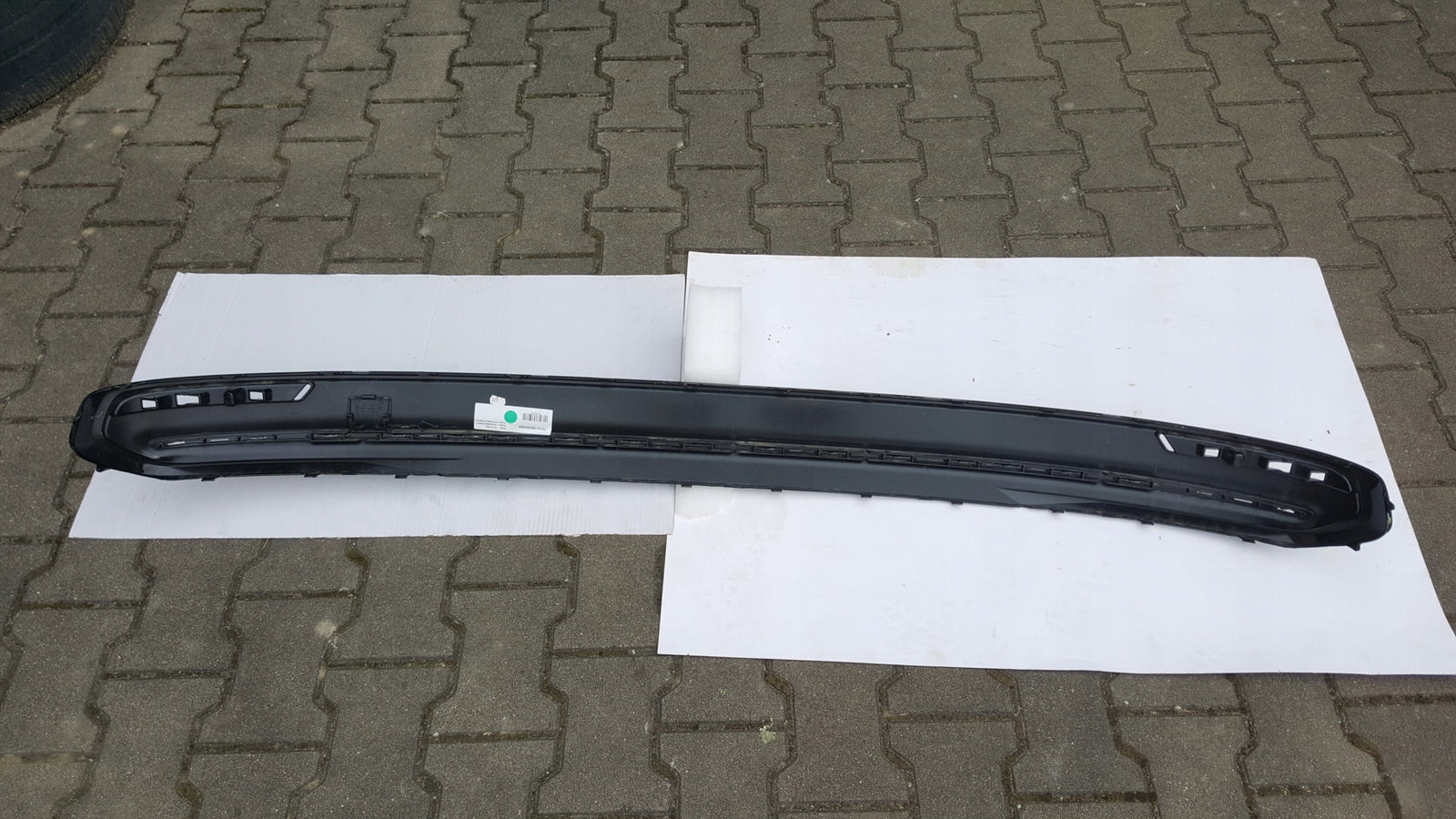 Listwa kratka zderzaka tylnego VW PASSAT B9 kombi 3J0807423B demontaż