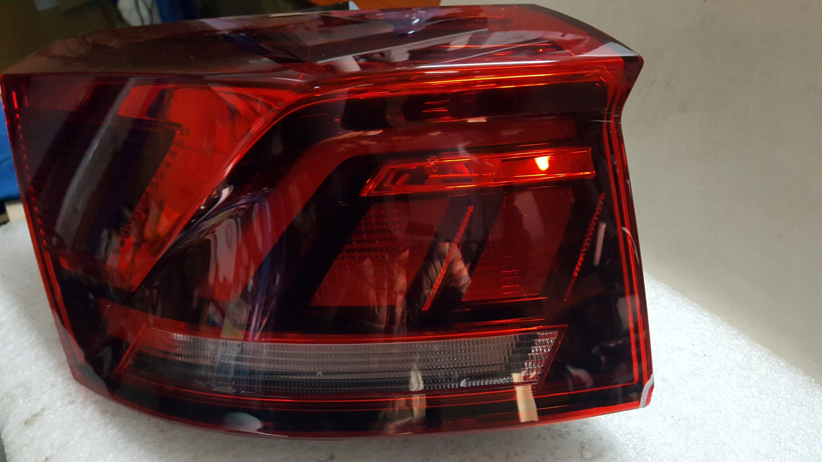 Tylna lewa lampa LED w błotnik VW T-ROC lift 2GA945095D demontaż