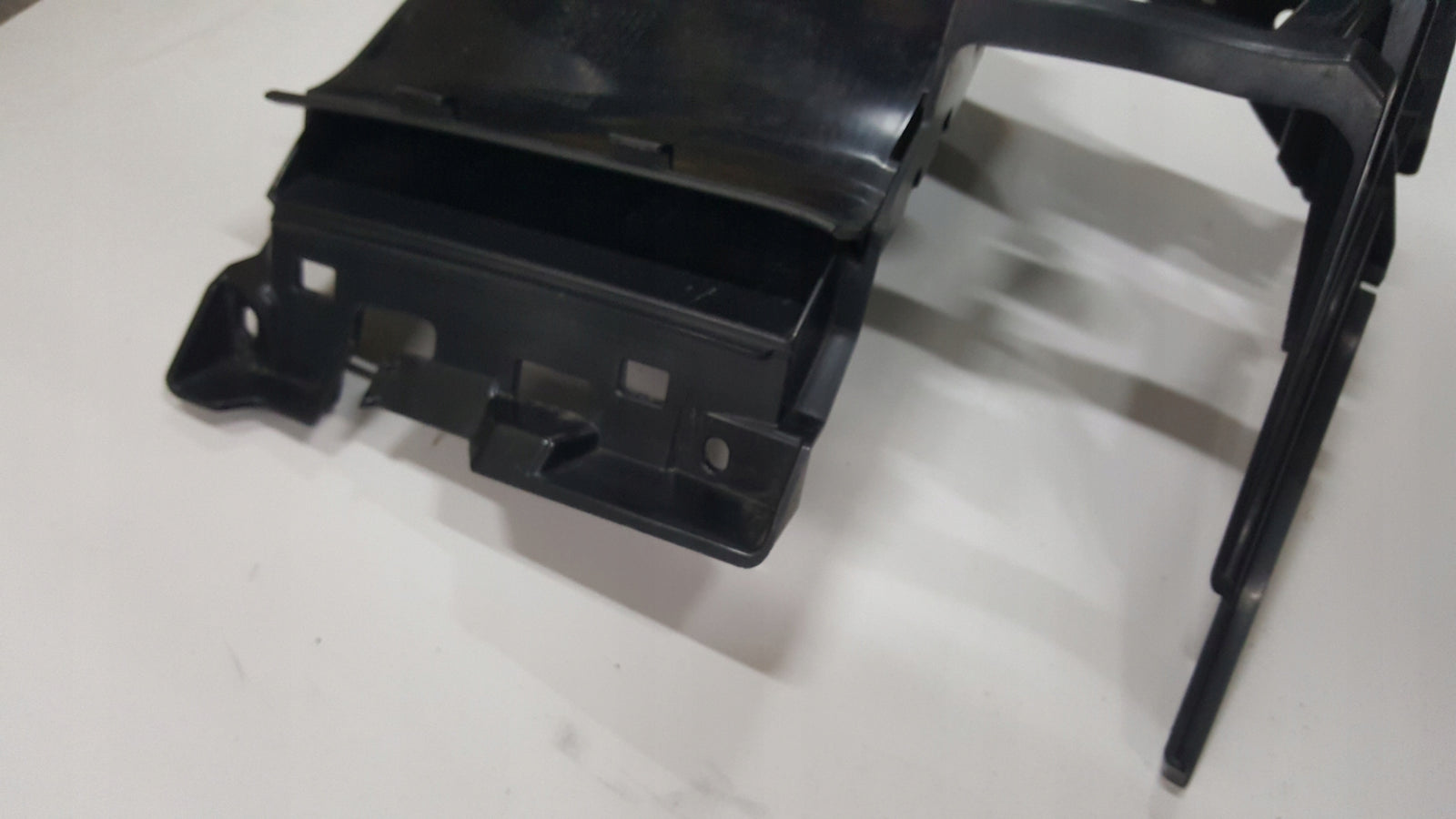 Kierownica powietrza lewy przód AUDI A6 (C8) 4K0121763B 4K0121763C demontaż