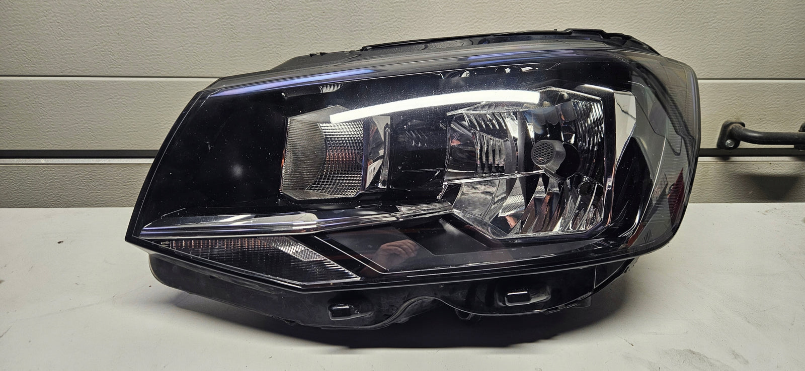 LE reflektor Vw T6 7E1941015AD 2019r IDEAŁ