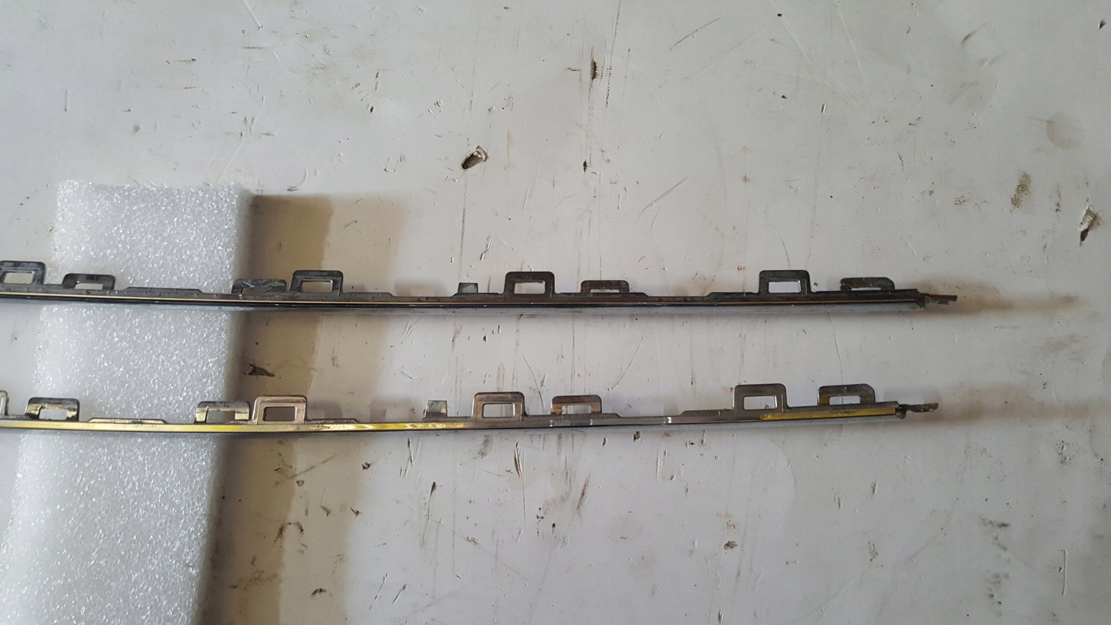 Listwa chrom zderzaka tylnego VW PASSAT (B8) 3G0853835 demontaż