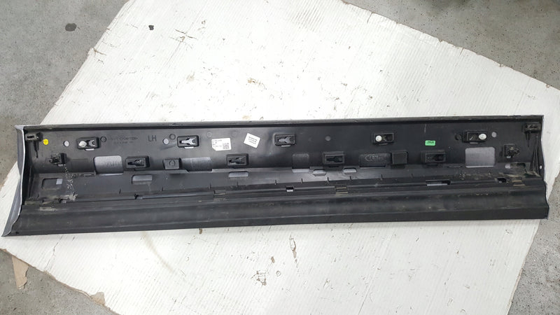 Listwa drzwi lewy przód VW TOUAREG III 760854939D demontaż