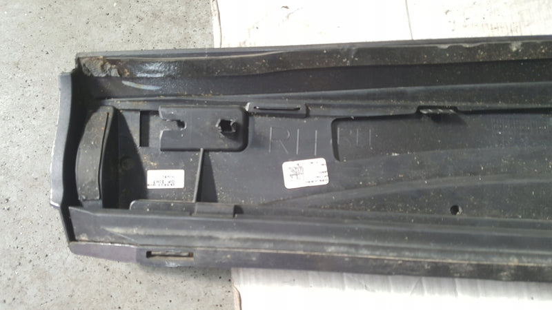 Listwa drzwi prawy przód SEAT CUPRA FORMENTOR 5FF854940B demontaż