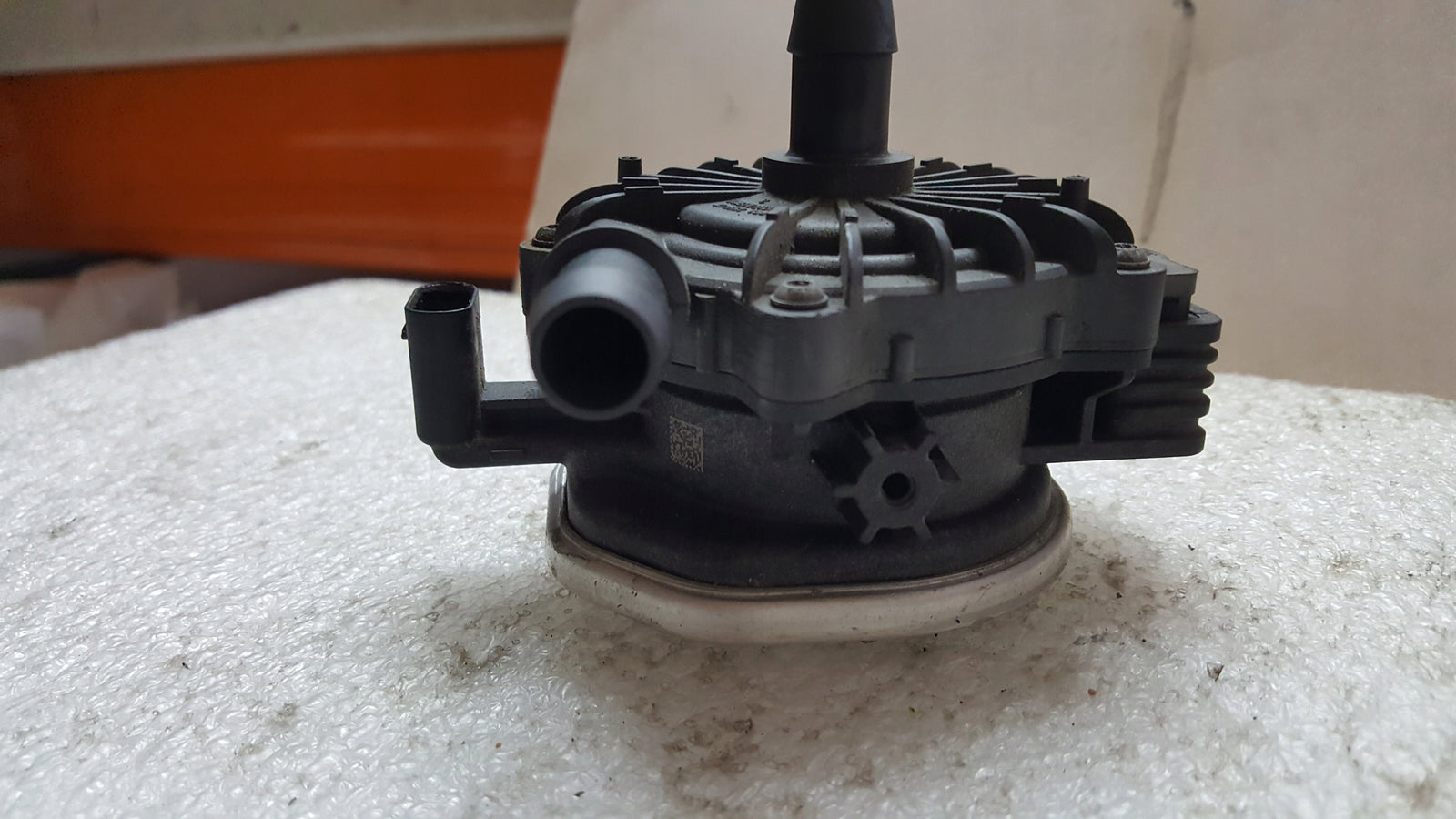 Pompa powietrza VW AUDI 04E906703A demontaż