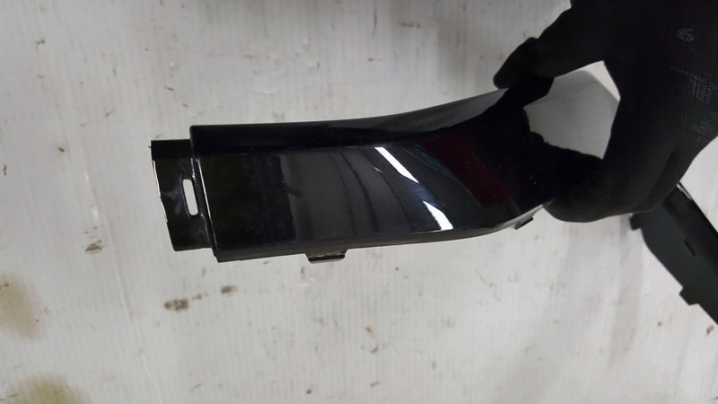 Listwa zderzaka tylnego lewa strona AUDI Q3 83F807967 demontaż