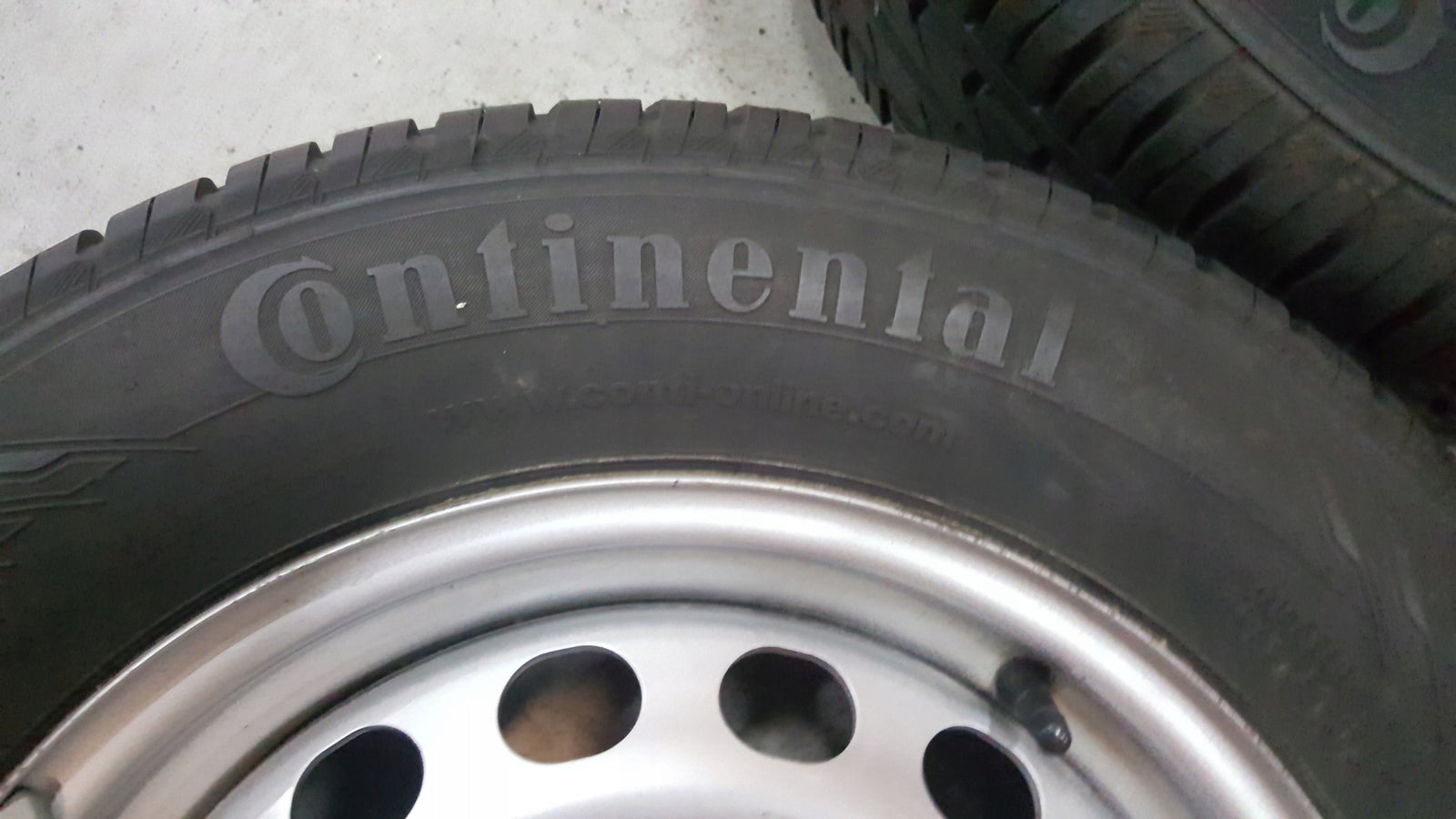 4 FELGI STAL VW Caddy 2K0601027B 6x15 5x112 ET47 195/65/15 91T lato Conti