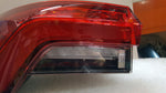Tylna lewa lampa LED w błotnik SKODA SCALA 657945207B demontaż