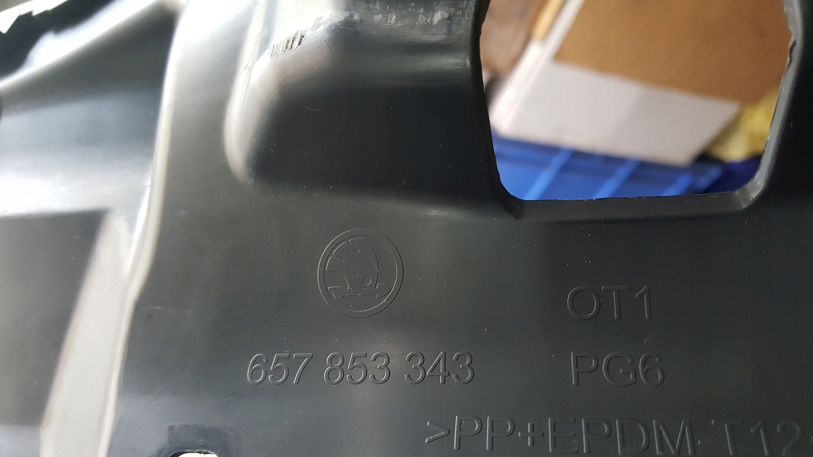 Osłona nakładka pasa przedniego SKODA SCALA 657853343 demontaż