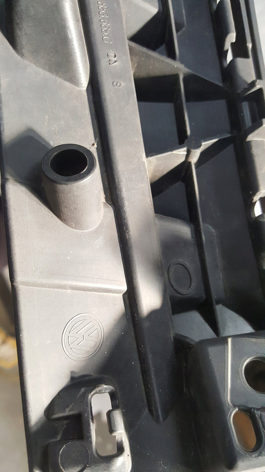 Kratka ramka halogenu lewa VW POLO 2G0853665G demontaż