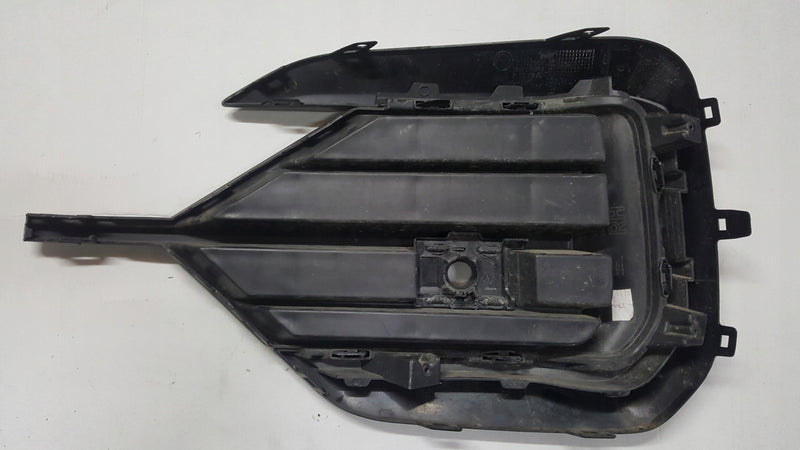 Kratka zderzaka prawy przód VW TOUAREG III 760853666F 760853664A demontaż