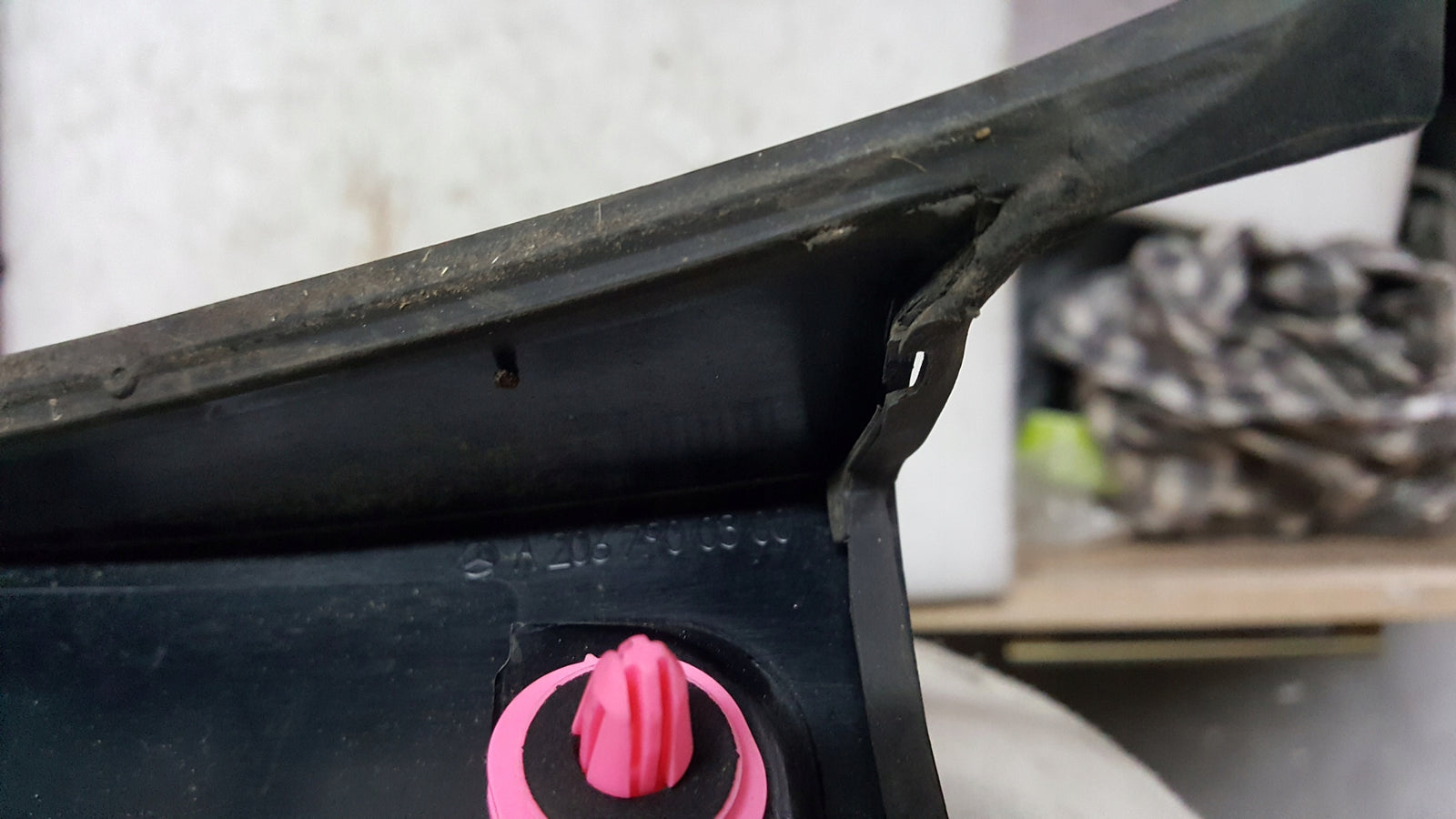 Listwy klapy bagażnika lewa+prawa strona M-B W205 A2067900400 A2067900300