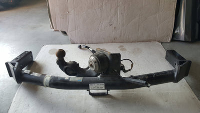 Hak holowniczy AUDI Q5 8R0800495E + wiązka 8R0971541C demontaż