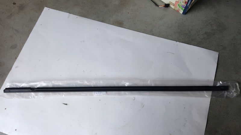 NOWA ORYGINALN listwa zgarniająca drzwi prawy przód VW GOLF VIII 5H4837478B