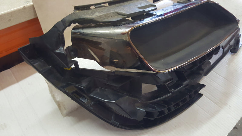 Prawa końcówka wydechu + uchwyt AUDI A4 (B9) 8W0253826Q 8W0807348G demontaż