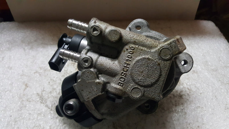 Pompa wtryskowa 2.0 TDI --VW AUDI 03L130755AC demontaż