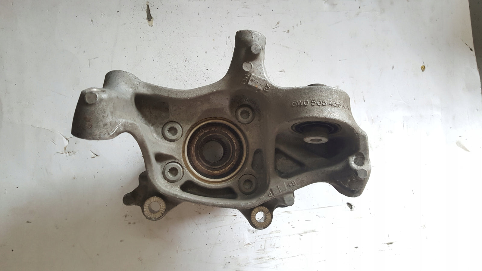 Audi A4 S4 B9 Prawa piasta koła tylnego 8W0 505 436AA