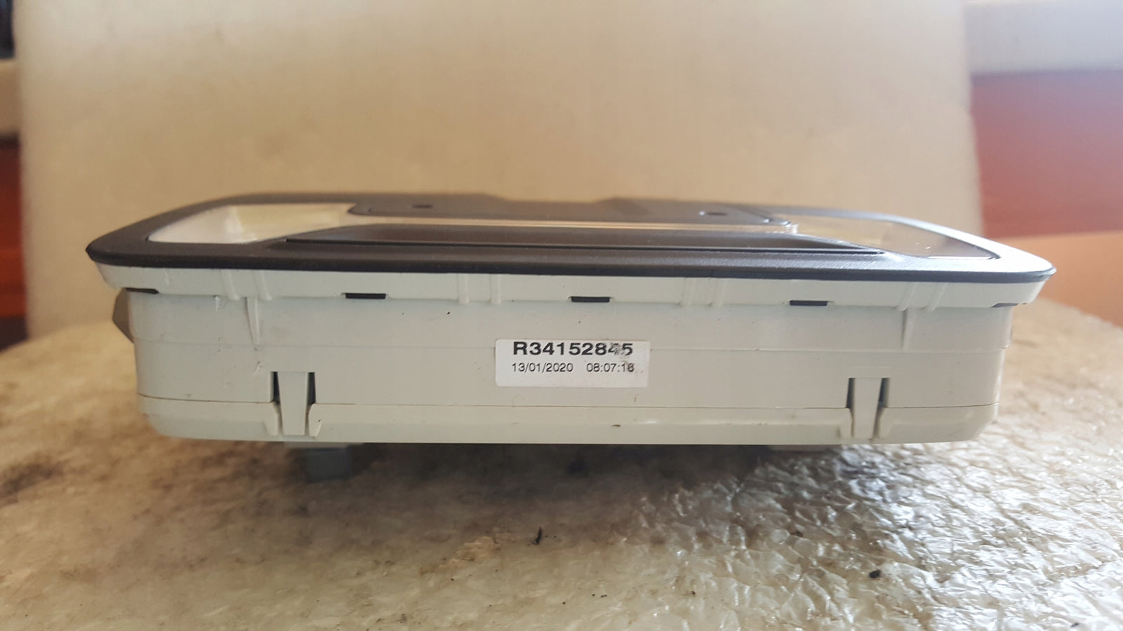Lampka podsufitki AUDI Q2 81A947135BN demontaż