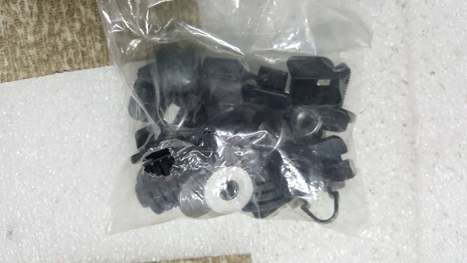 VW T-ROC 2GA898615A ODBOJE ZESTAW UZBROJENIA MASKI