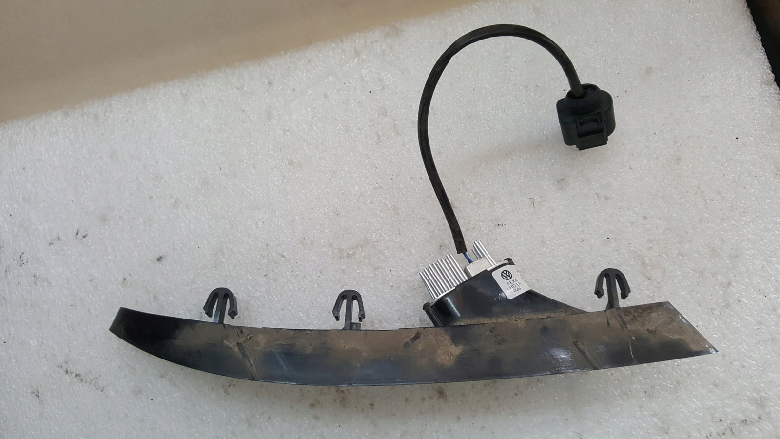 Lampka LED odblask zderzaka tylnego lewa strona VW ID.3 10B945701 demontaż
