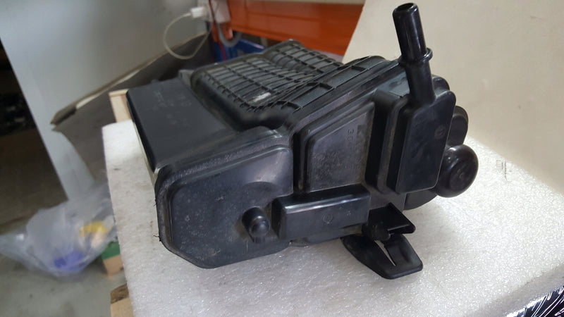 Filtr węglowy VW AUDI SEAT SKODA 5WA201801 demontaż