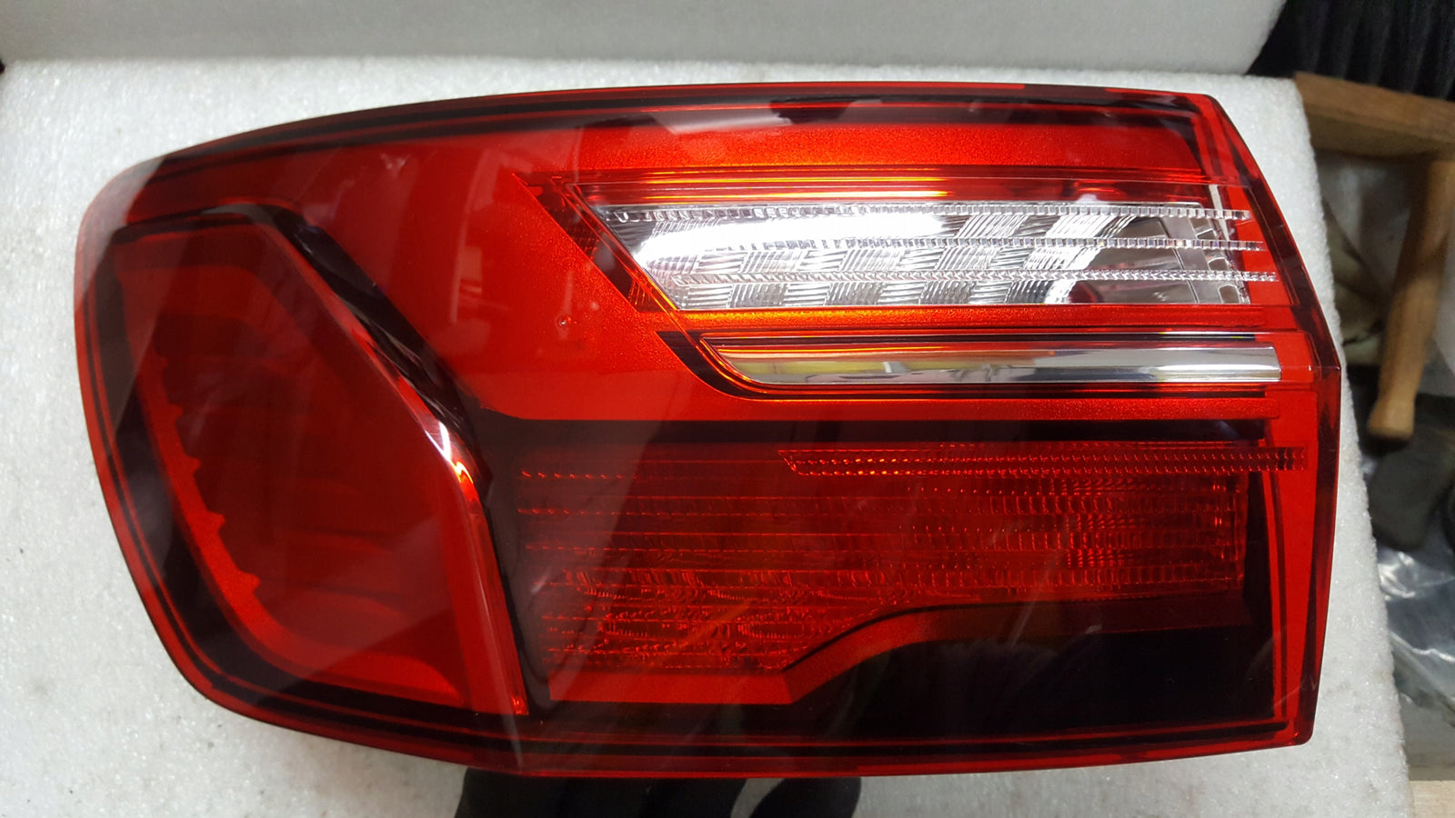 Lampa LED lewy tył AUDI A4 (B9) LIFT kombi 8W9945069AA demontaż