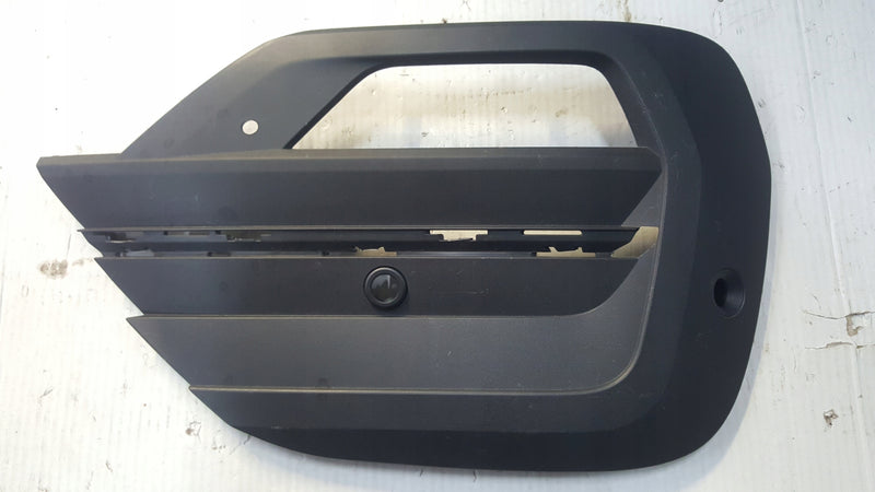 Kratka zderzaka prawy przód VW T6.1 7LA807490 demontaż