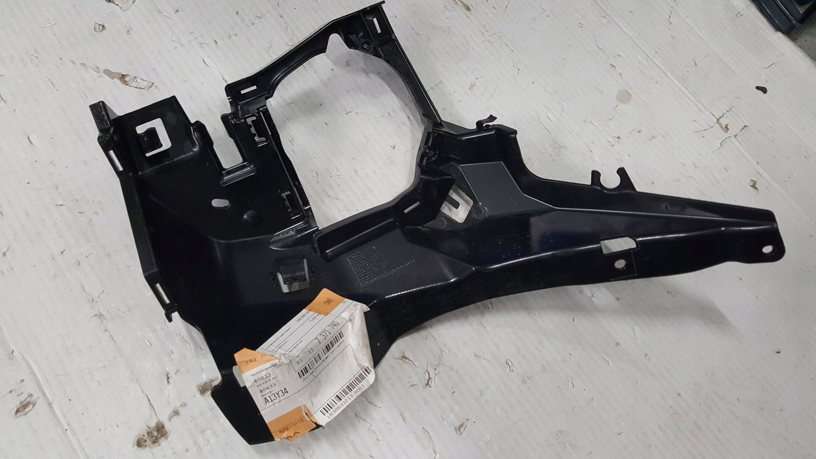 NOWY ORYGINALNY ślizg zderzaka przedniego prawa strona BMW 1 F20F21 7371740