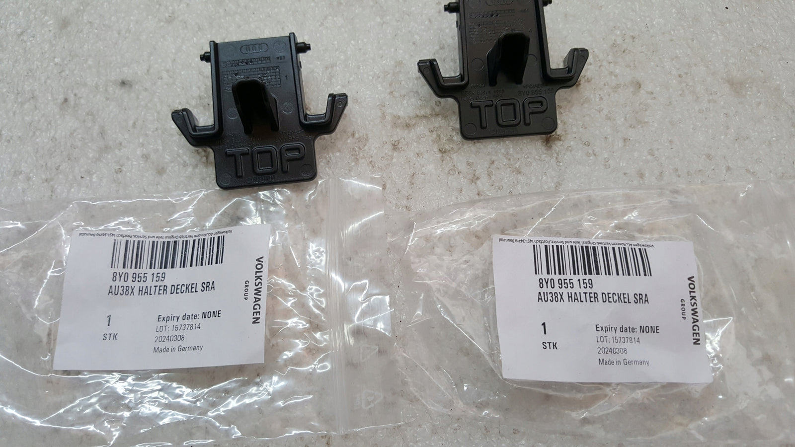 NOWE ORYGINALNE mocowania zaślepki spryskiwaczy lamp AUDI A3 8Y0955159